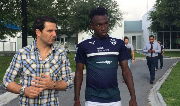 Alberth Elis se reportó con el Monterrey y así lo recibieron